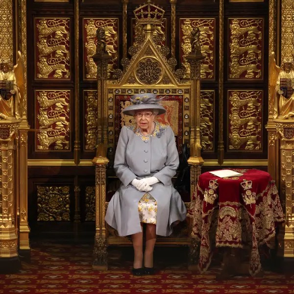 Nữ hoàng Elizabeth II qua đời: Nhìn lại 70 năm trị vì, người duy nhất mà hầu hết người Anh đều biết - Ảnh 2